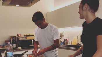 Vida de novios: Oriana Sabatini y Paulo Dybala mostraron sus condiciones en la cocina