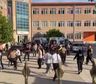 Impactante video: un estudiante disparó con una escopeta contra sus compañeros y profesores