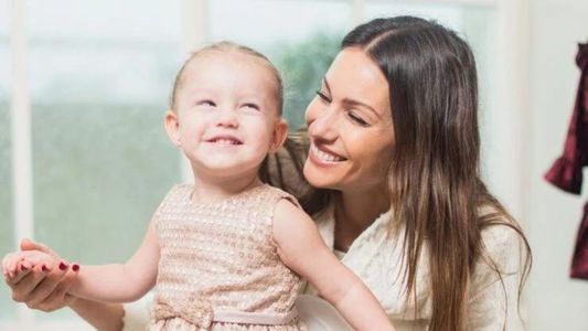 La contundente respuesta de Pampita a quienes criticaron la forma de peinar a su hija