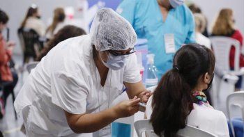 Indemnización millonaria: ¿cuánto cobrarán quienes sufran daños físicos por vacunarse contra el coronavirus?