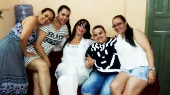 Moria Casán visitó a sus excompañeras de la cárcel en Paraguay