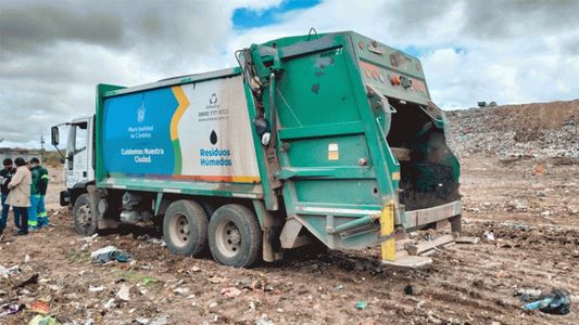 Horror en Córdoba: encontraron a un bebé muerto mientras descargaban basura de un camión