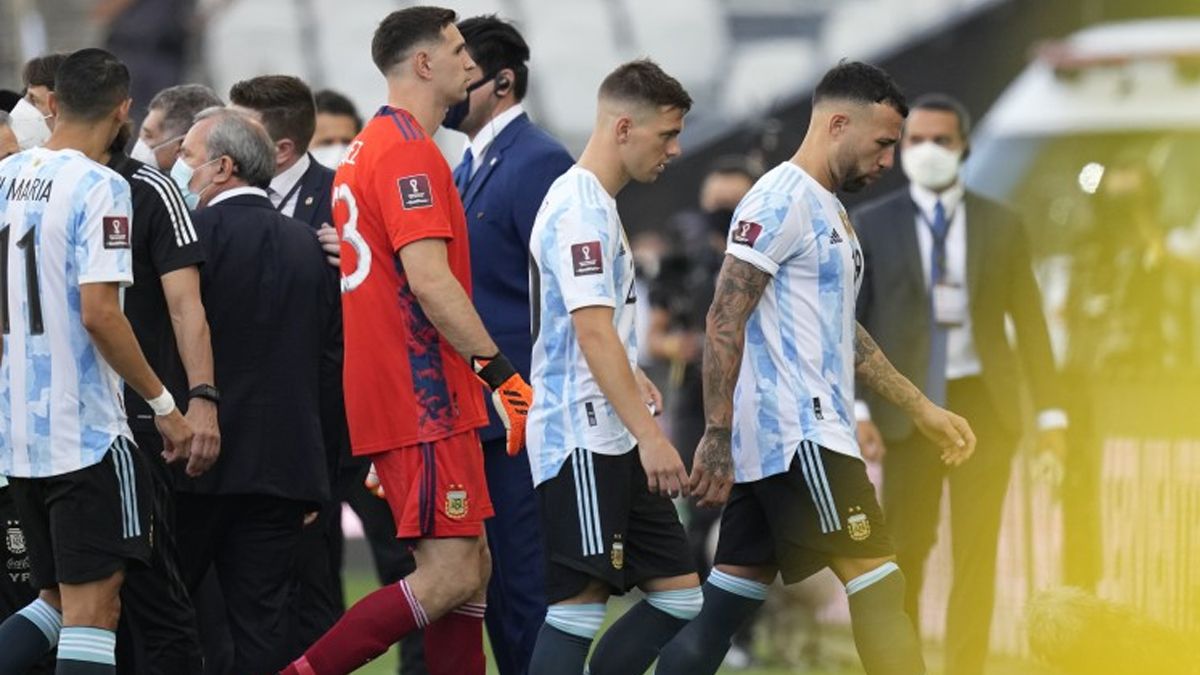 Las autoridades sanitarias suspendieron el partido entre Brasil y Argentina.