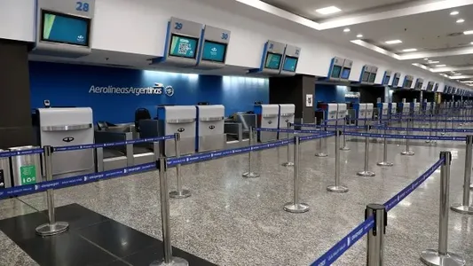 Paro de controladores aéreos en todo el país: qué vuelos afecta, qué días y en qué horarios