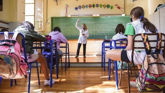 Clases presenciales: vuelve la jornada completa en escuelas primarias de CABA