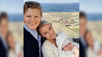 Alexandra Larsson, alejada de los medios, contó que ser madre le cambió la vida