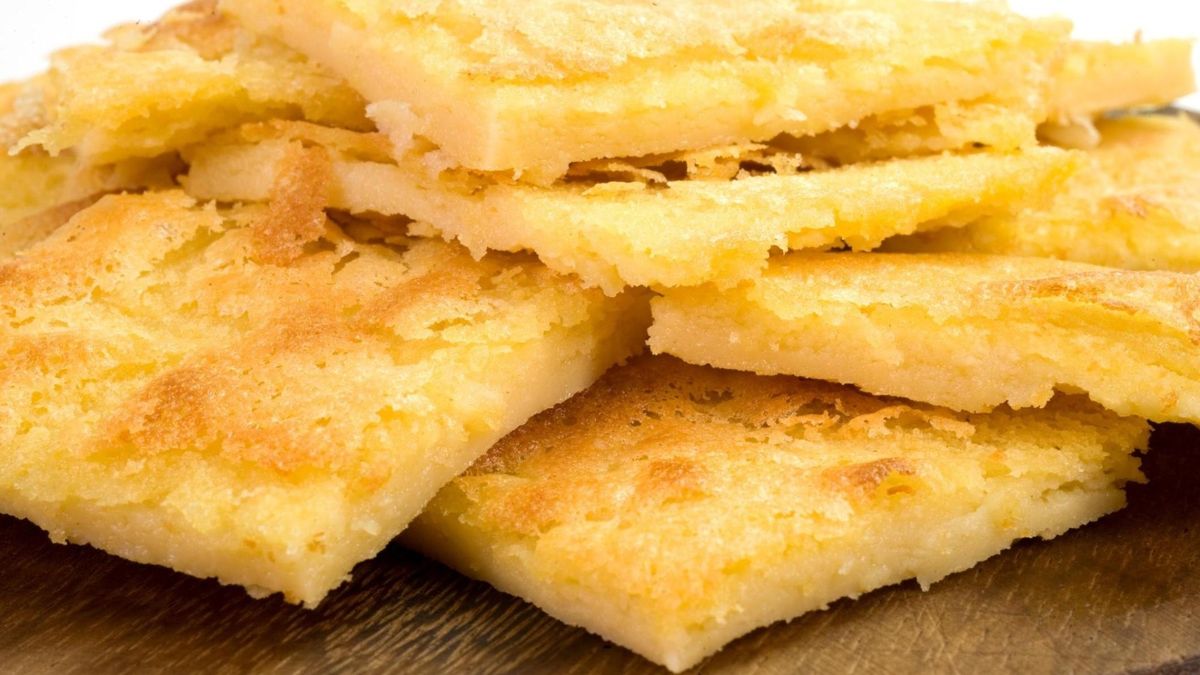Con pocos ingredientes y pasos simples es posible preparar una fainá exquisita como la que se encuentra en las pizzerías.