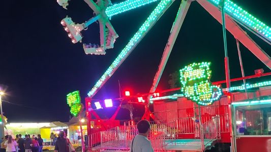 Tragedia en un parque de diversiones: una joven de 18 años salió despedida de un juego