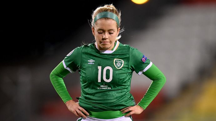 Se suspendió un partido de fútbol femenino por la violencia de las jugadoras: una terminó en el hospital