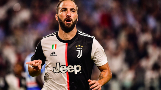 Serie A: Higuaín cumplió con la ley del ex y marcó un golazo en el triunfo 4-3 de Juventus ante Nápoli