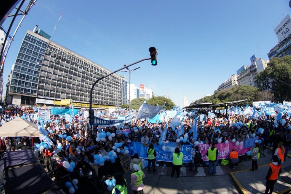 Masiva marcha de evangelistas y militantes “provida” en contra del aborto