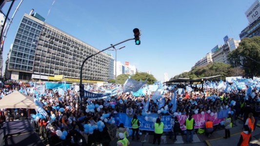 Masiva marcha de evangelistas y militantes “provida” en contra del aborto