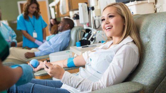 ¿Se puede donar sangre después de haber sido vacunado o padecido COVID-19?