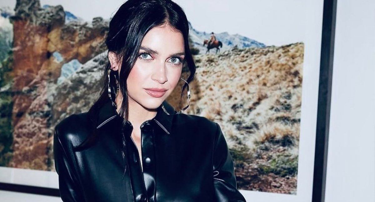 Zaira Nara a lo Gatúbela para ir a cenar tempranito