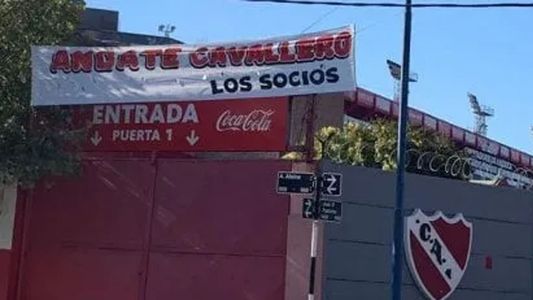El fuerte pasacalle que apareció en Independiente