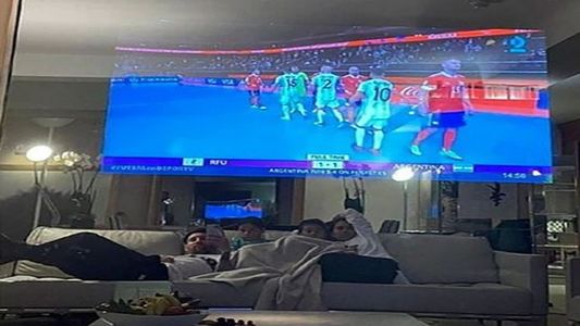 Cómo es la televisión espejo que tiene Messi en París y en la que verá a la Selección Argentina