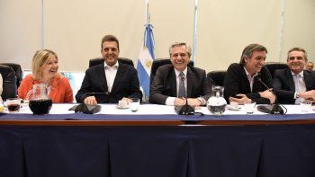 Alberto Fernández se reunió con Massa y Máximo: analizaron suspender las PASO, control de precios y vacunación