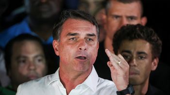 Flávio Bolsonaro habría llegado a Estados Unidos junto a su mujer y sus dos hijas
