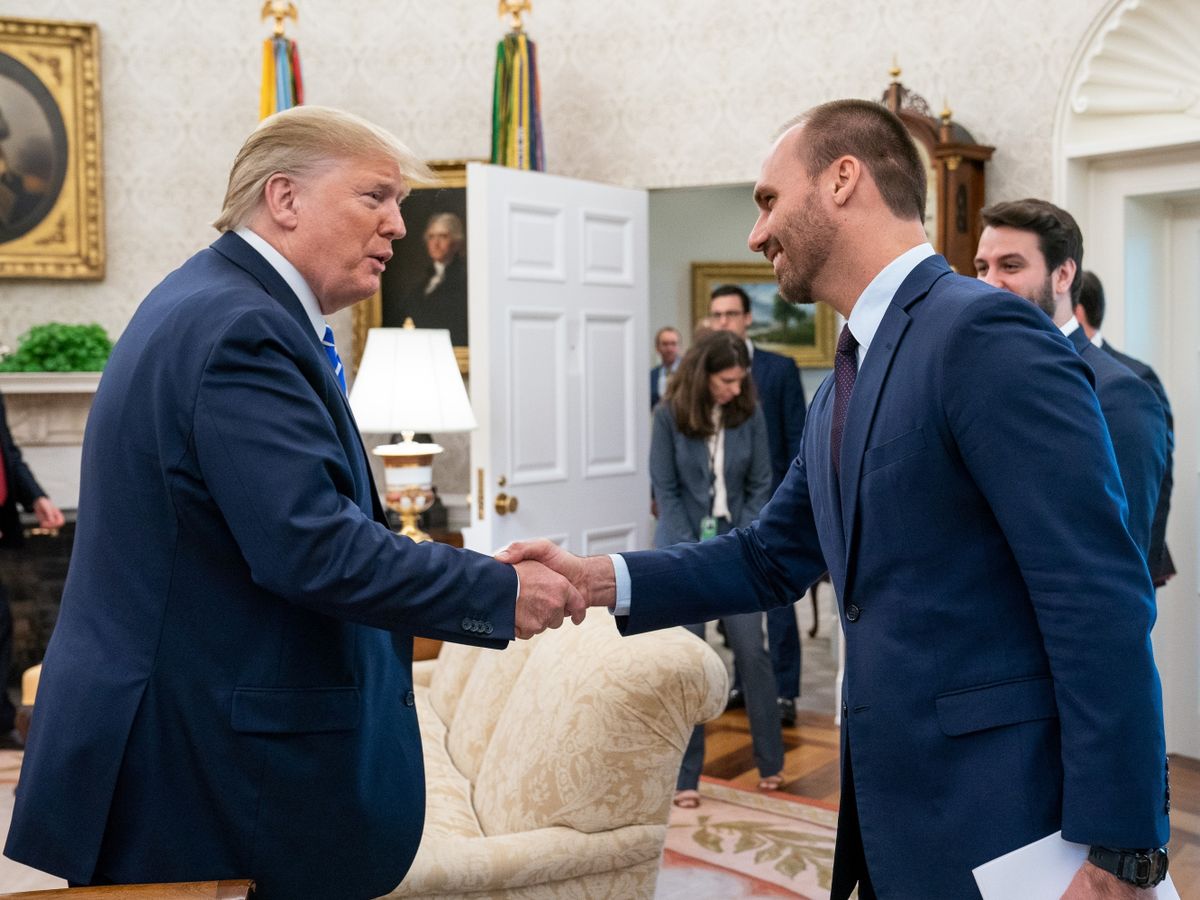 Eduardo Bolsonaro buscó el respaldo de la administración de Donald Trump para cuestionar el proceso judicial contra su padre. (Foto: archivo)