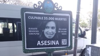 Dudas y operaciones cruzadas: ¿Quién mandó a pegar los carteles contra Cristina?