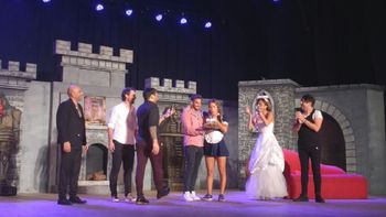 Flor Vigna festejó su cumple por primera vez sobre un escenario