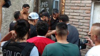 Detuvieron a dos jóvenes por el ataque al turista australiano frente a la Facultad de Derecho