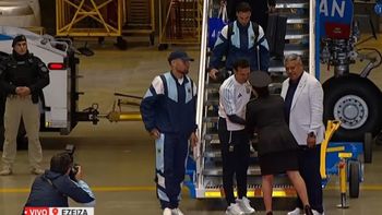 La selección argentina ya está en el país: parte del plantel llegó a Ezeiza tras la final del Mundial