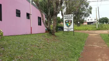 Personal de la Comisaría de la Mujer de Itaembé Miní desplegó un operativo para localizar a la mamá de la niña. (Foto: redes)
