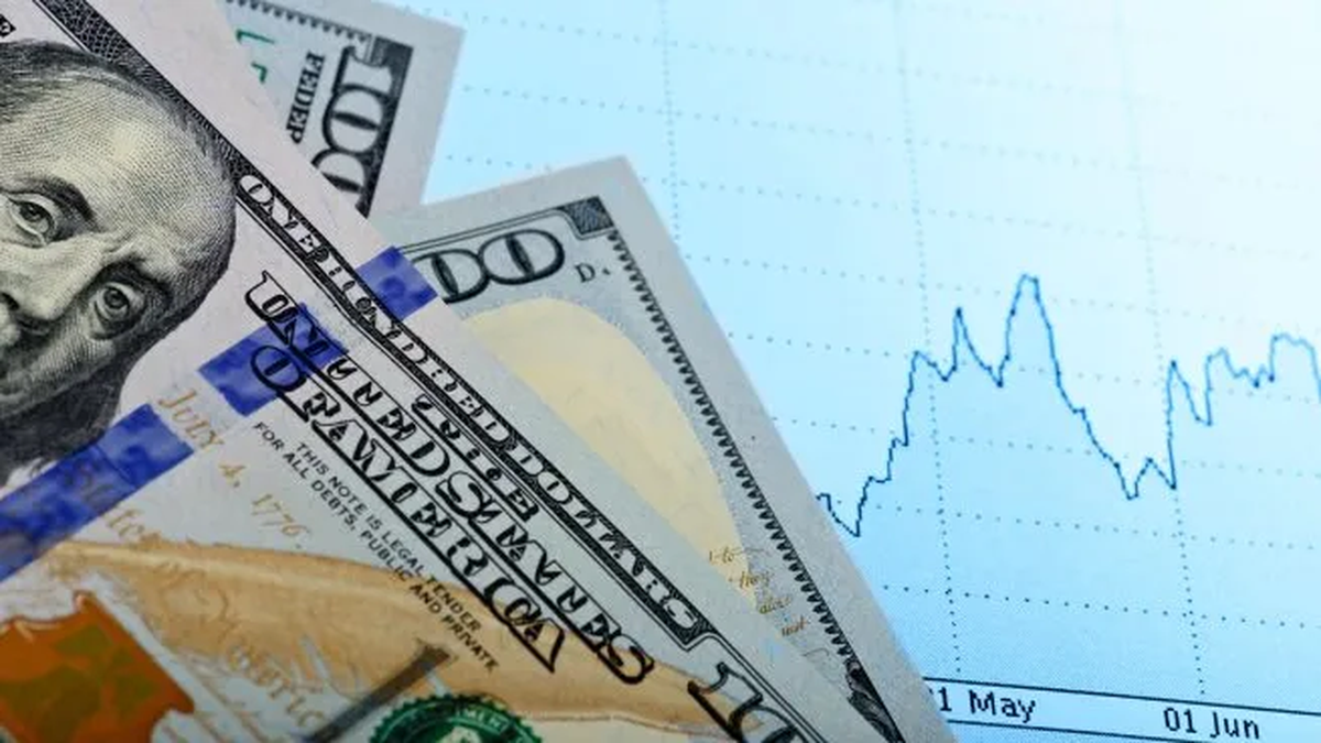 Los dólares se estabilizan en la mitad de la banda. Los dólares se estabilizan en la mitad de la banda.