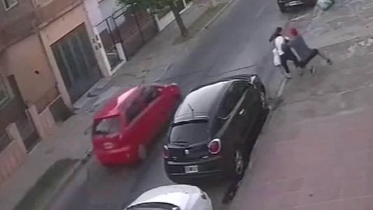 Lomas del Mirador: un nene intentó defender a su mamá de los motochorros