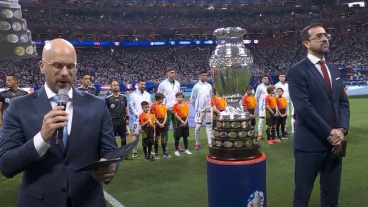 Una insólita presencia para la inauguración oficial de la Copa América en Estados Unidos. (Foto: Gentileza ABC.py)