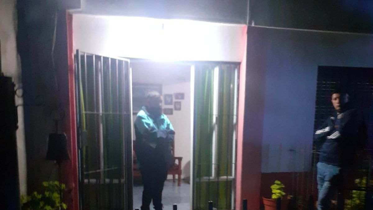 Detienen a un adolescente de 16 años por asesinar a su padrastro en una localidad de La Plata