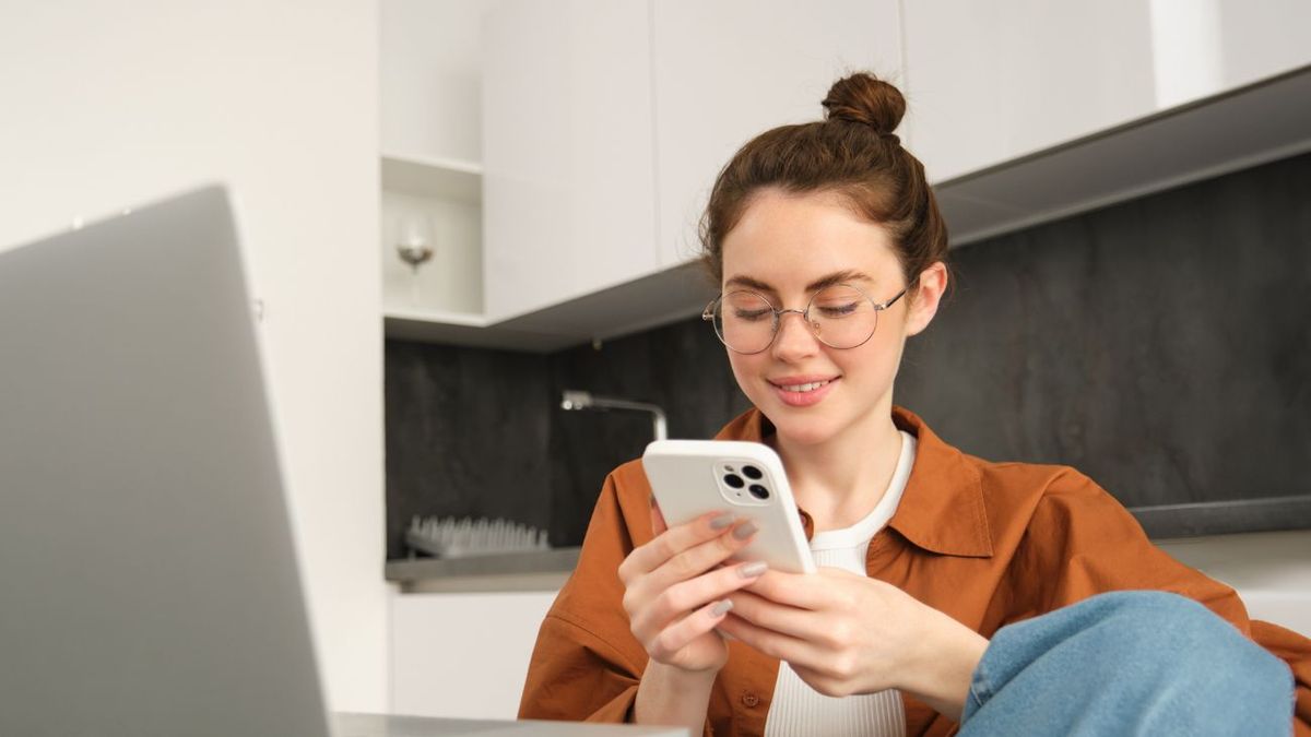 Qué significa que una persona mire las redes sociales pero no publique nada