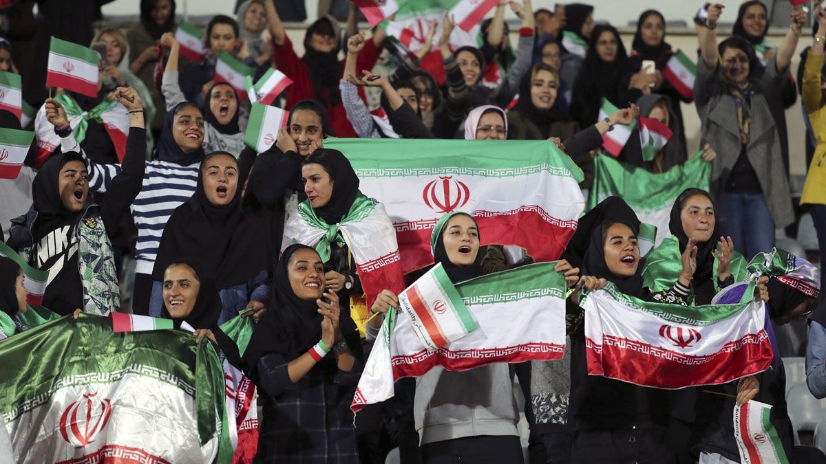 La Federación de Fútbol iraní pide por la presencia de mujeres en los estadios.