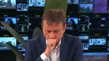 Un ministro serbio sufrió un ACV durante una entrevista en vivo y fue operado de urgencia. 