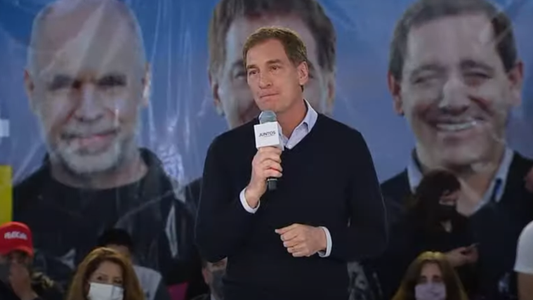 Con cantos y liturgia peronista, Diego Santilli cerró la campaña