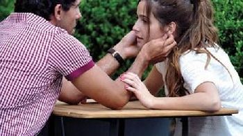 Escándalo entre Carlos Tevez y la familia de Brenda Asnicar por una casa