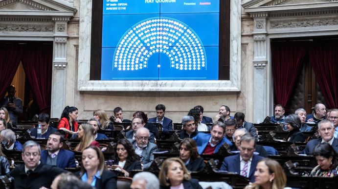 En medio del escándalo con Espert, Diputados busca limitar el uso de los DNU y tratar interpelaciones a Karina y Lugones