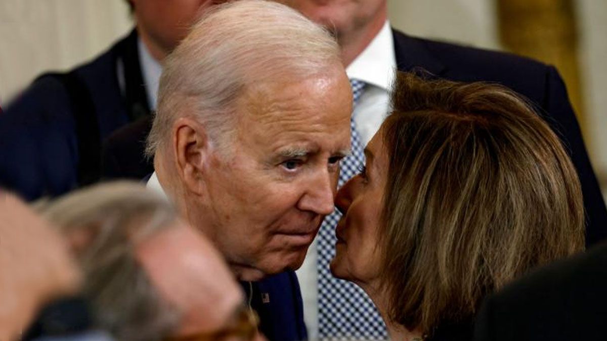 La legisladora demócrata Nancy Pelosi, desarrolló su vida política junto a Joe Biden. Ahora le pide deseperada que de un paso al costado. (Foto: Gentileza NYPost)