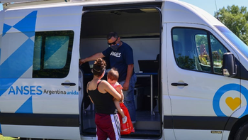 La AUH sube un 2,7% en febrero y alcanzará los $98.127, con un monto final de $78.502 tras la retención. Foto: Internet. La AUH sube un 2,7% en febrero y alcanzará los $98.127, con un monto final de $78.502 tras la retención. Foto: Internet.