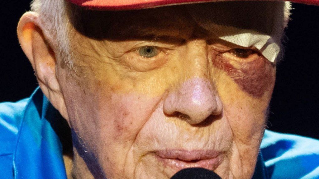 Enfermo, herido y con 95 años, Jimmy Carter celebró ir a inaugurar viviendas sociales