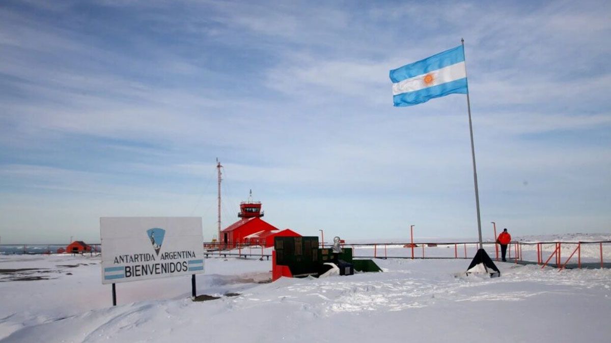 Tras el hallazgo ruso en territorio antártico, advierten sobre los riesgos de una política exterior subordinada