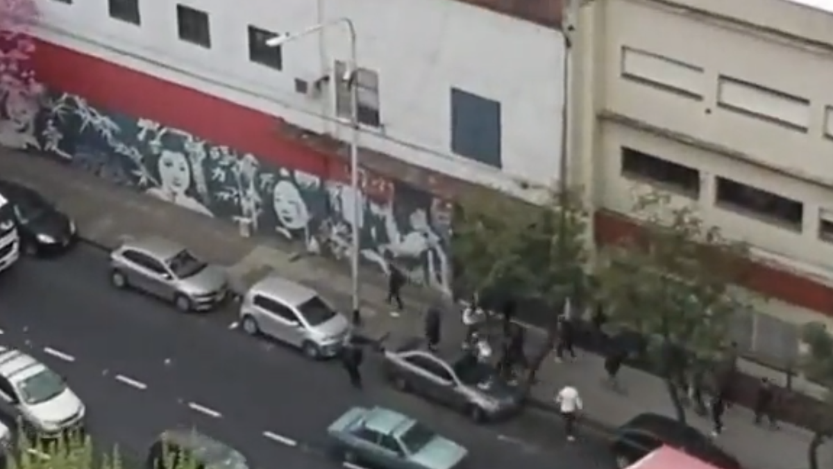 Qué dijo Independiente después del tiroteo entre dos barrabravas