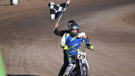 El impactante video del momento en que un joven piloto murió en un choque en cadena