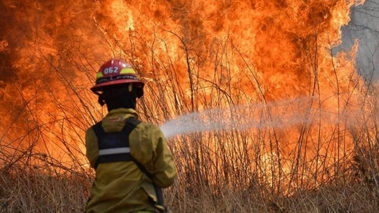 Llovió en Corrientes, pero no alcanzó: la colecta de Santi Maratea, las donaciones en el Monumental y los focos de incendios