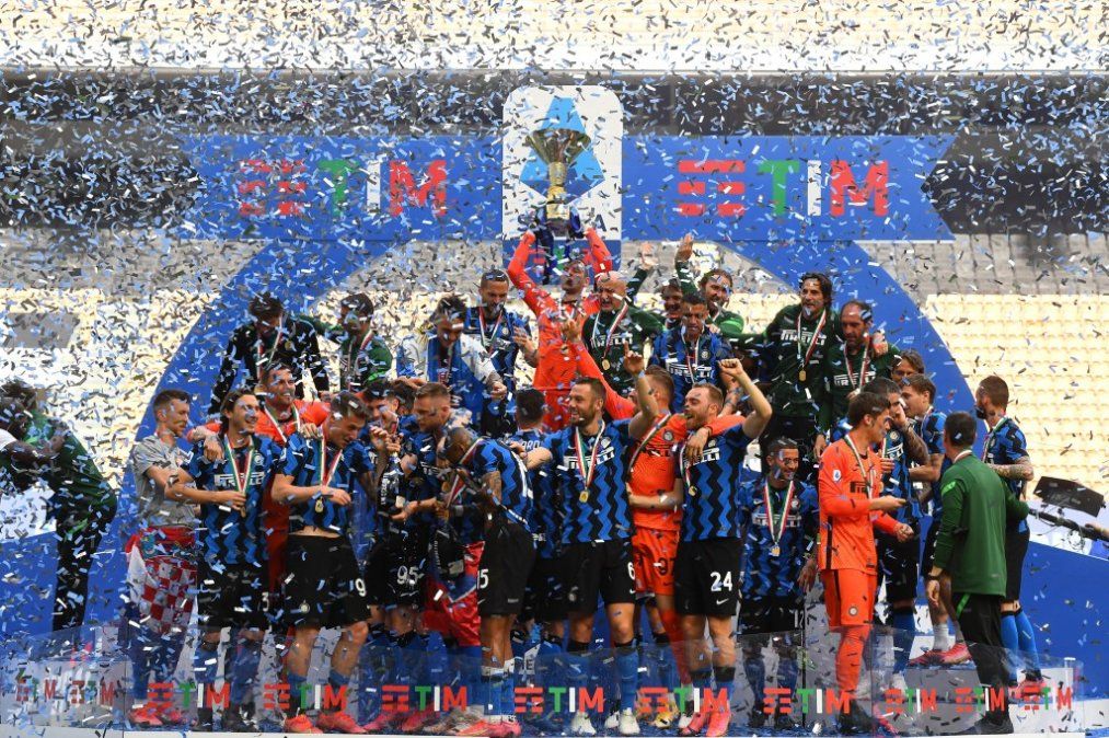 El Inter goleó al Udinese y festejó su 19° título.