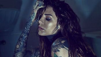 Con una selfie en bikini, Cande Tinelli mostró su celulitis