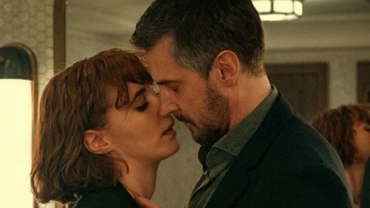 Netflix tiene la miniserie del momento y apenas son 4 episodios: suspenso, romance y obsesión erótica