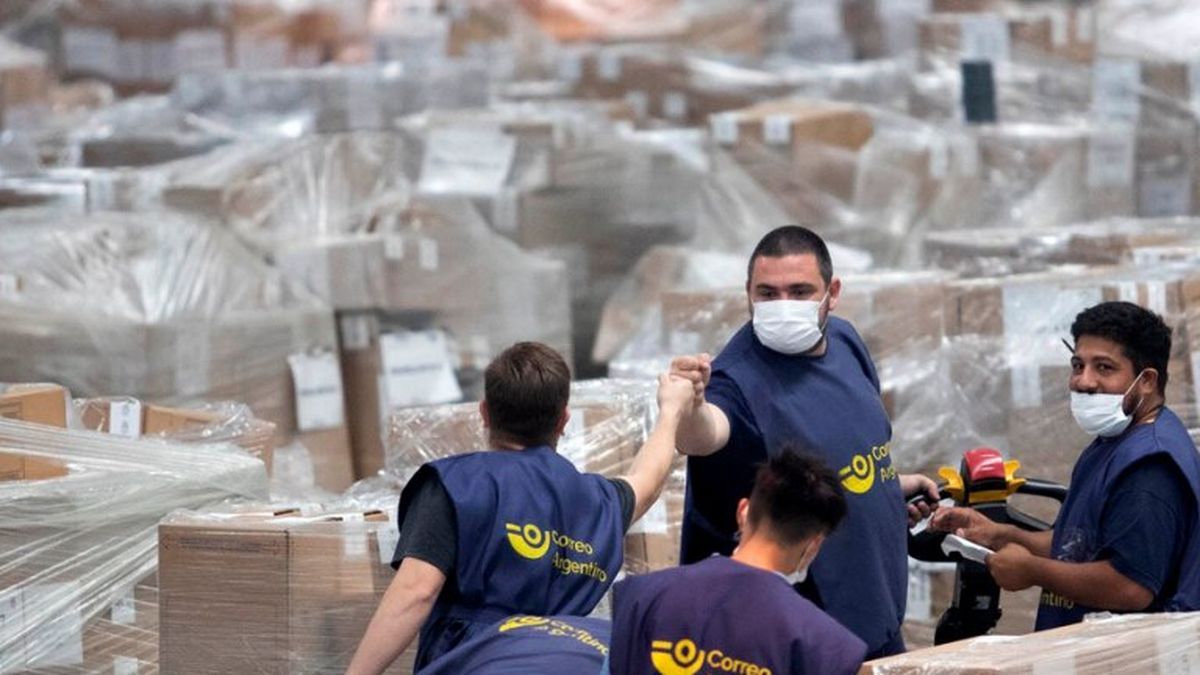 El Gobierno busca robustecer la logística para las elecciones con el Correo Argentino. (Foto: NA)