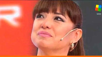 Andrea Estévez se quebró al aire en Intrusos tras el abrazo de sus compañeros por la muerte de su papá